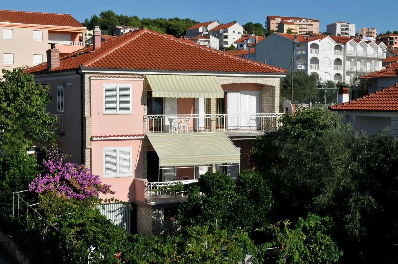 Apartment Karlo location