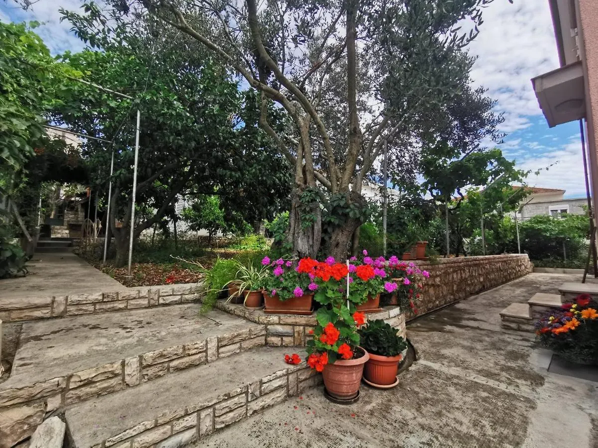 Apartment Karlo Trogir 0*,